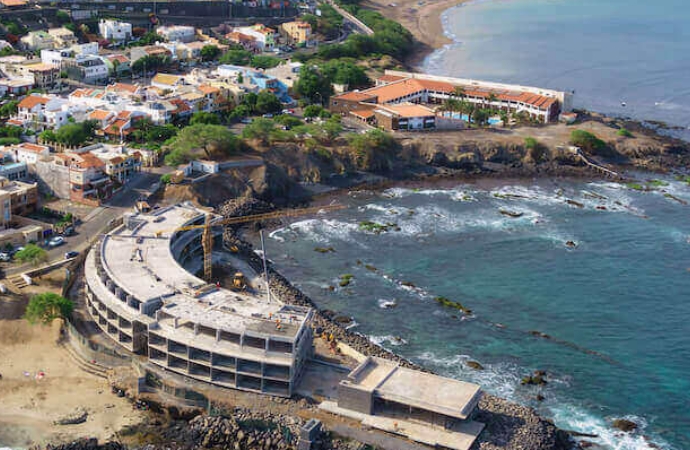 Este alt deve ser dinâmico e dar para insriri on upload no Backoffice