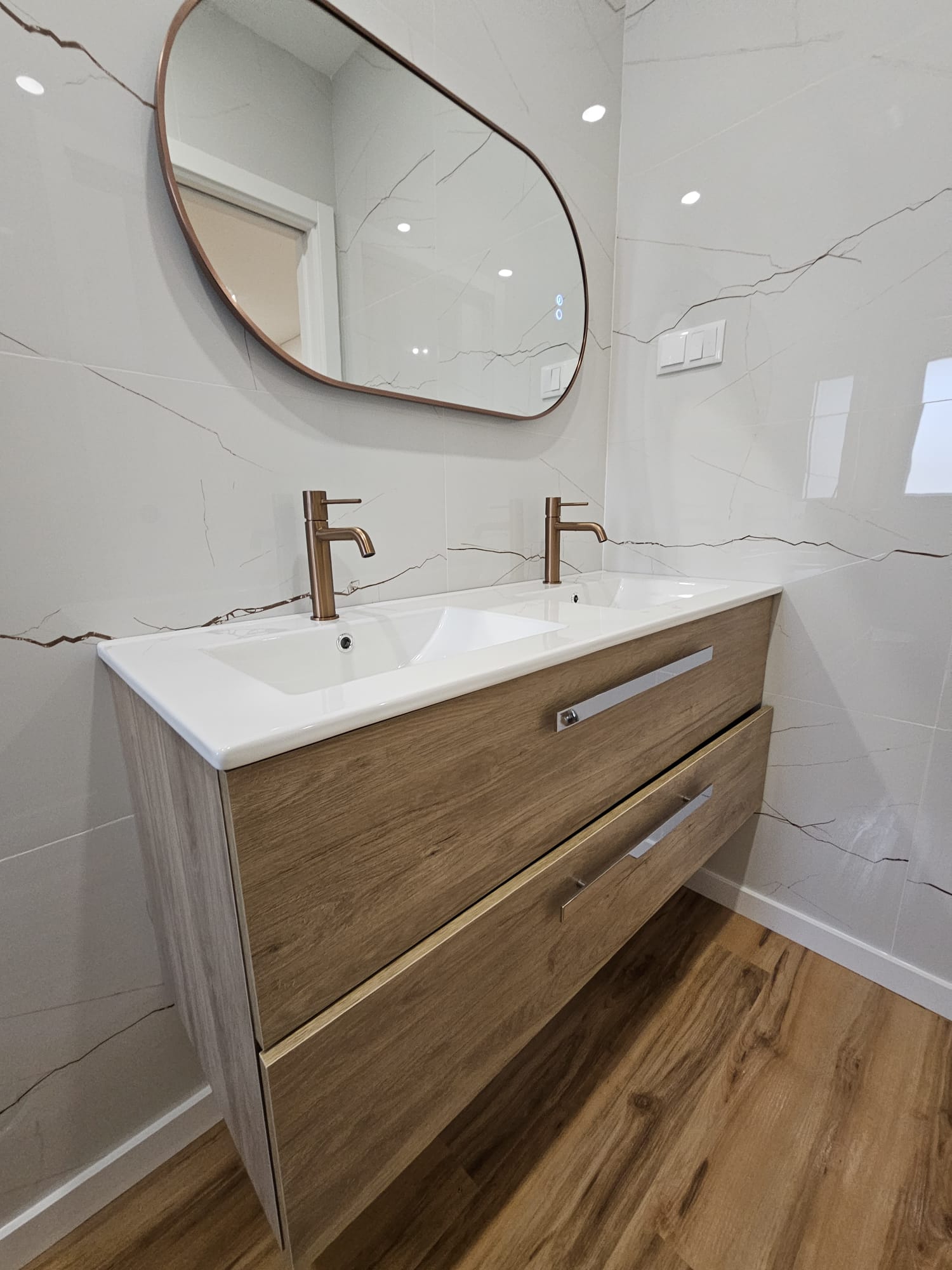 Este alt deve ser dinâmico e dar para insriri on upload no Backoffice